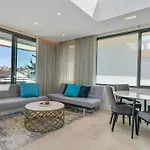 Sleek 1Br Apartment With Skylight Near Coogee Beach