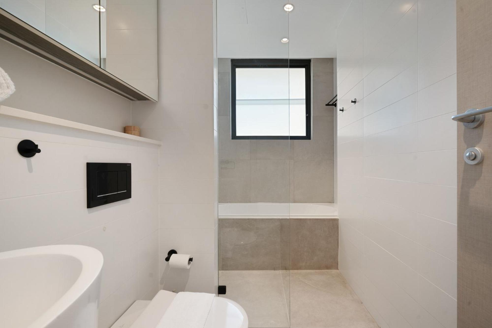 Sleek 1br With Skylight Near Coogee Apartment Sydney