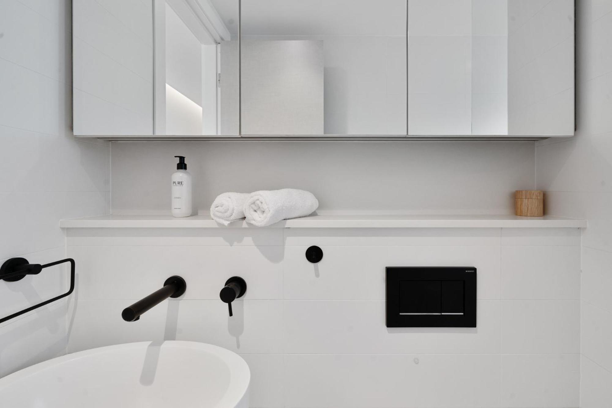 Sleek 1br With Skylight Near Coogee Sydney